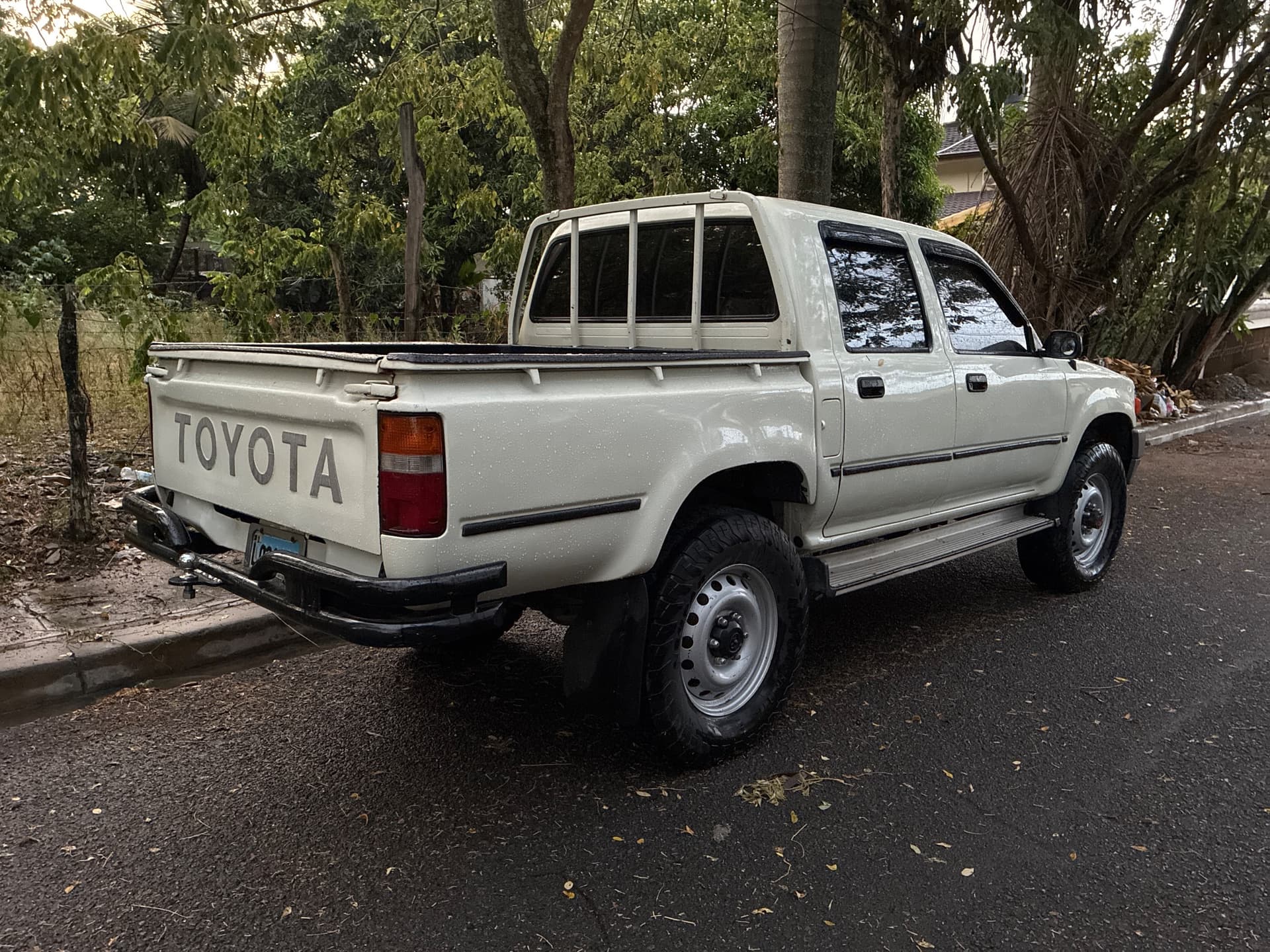 Toyota Hilux 1996 — foto 4