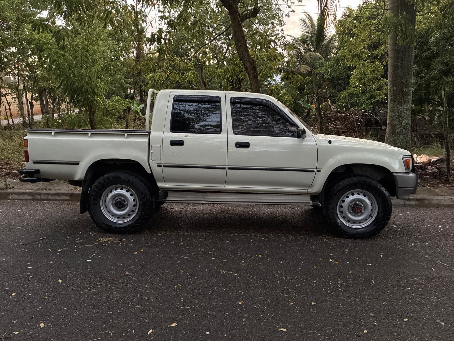 Toyota Hilux 1996 — foto 3